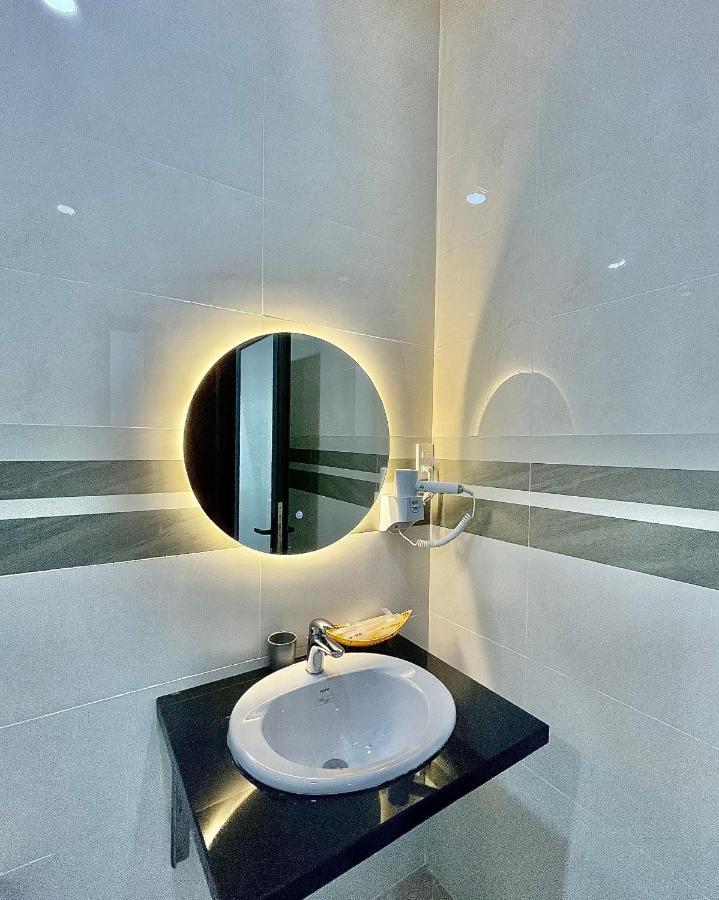 Khach San Thien My Hotel Rach Gia Bagian luar foto